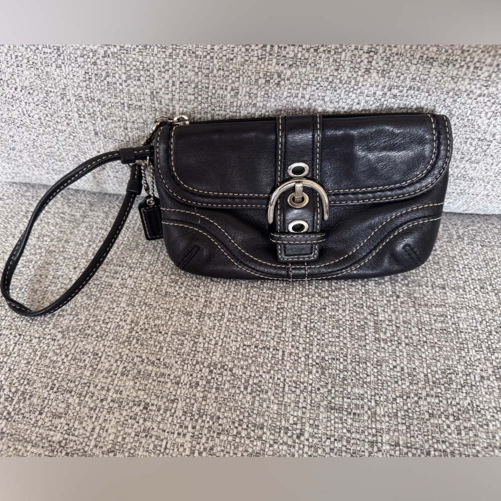 Coach vintage Y2K Black Leather Wristlet with Buckle Detail SoHo